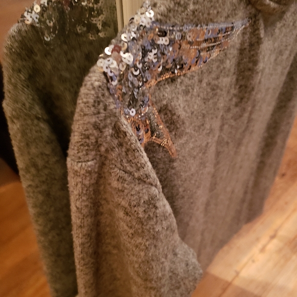 💋H&M Angel Wing Gray Causal Sweater - Picture 7 of 7